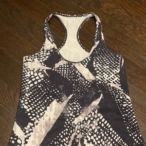 Like new lulu tank